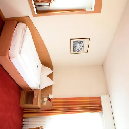 + Restaurant Ochsen 3* Niederuzwil