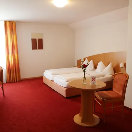 + Restaurant Ochsen 3* Niederuzwil